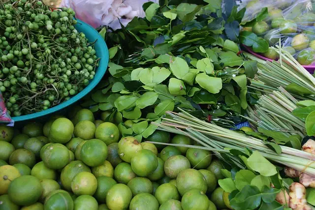 local-food-640x480-17688467.jpeg