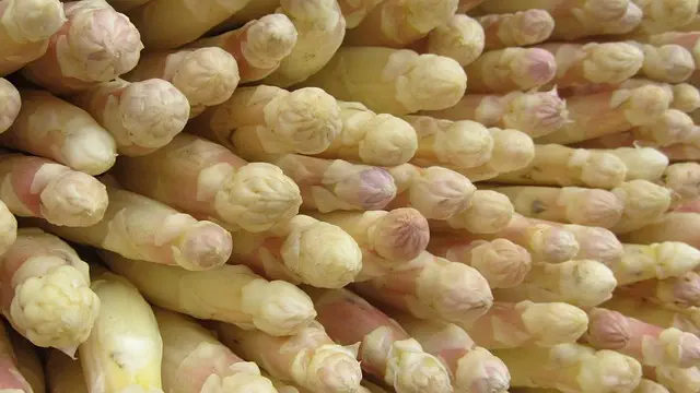 local-food-640x480-21584769.jpeg